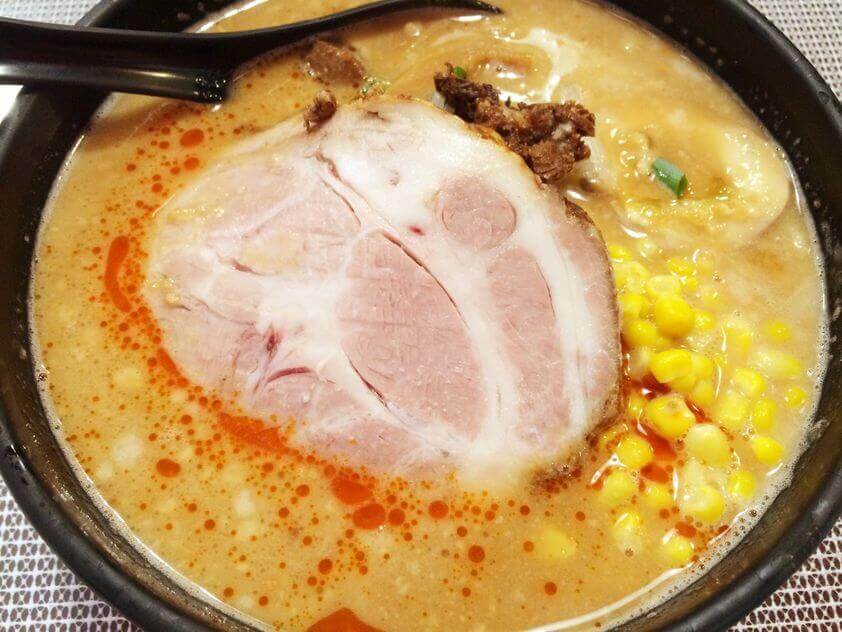 台中東海藝術街美食 超人氣 東江家 風風亭 95叉燒豚骨拉麵 莎拉莎拉帶你去旅行