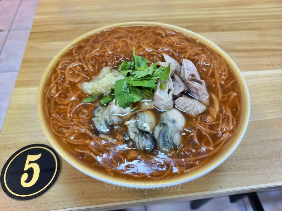 台南中西區國華街美食小吃【東山古腸新】招牌三寶古早味糯米大腸 炸肥腸 黑香腸 傳承30年好味道 - 第15張圖 【東山古腸新】大腸蚵仔麵線