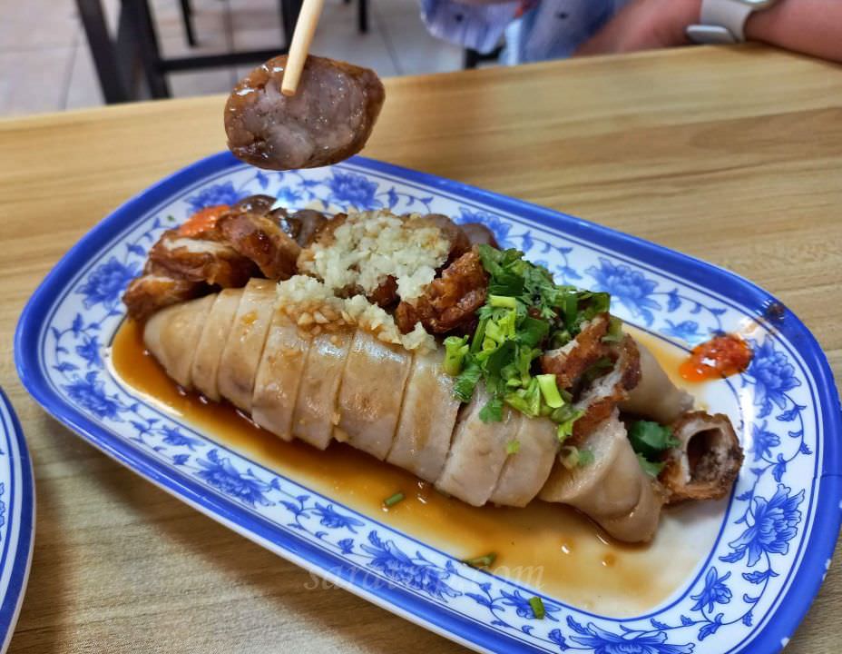 台南中西區國華街美食小吃【東山古腸新】招牌三寶古早味糯米大腸 炸肥腸 黑香腸 傳承30年好味道 - 第11張圖