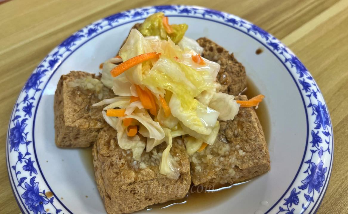台南中西區國華街美食小吃【東山古腸新】招牌三寶古早味糯米大腸 炸肥腸 黑香腸 傳承30年好味道 - 第13張圖 台南小吃