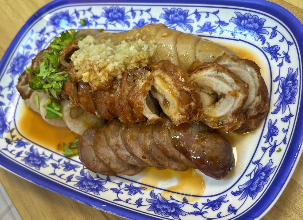 台南中西區國華街美食小吃【東山古腸新】招牌三寶古早味糯米大腸 炸肥腸 黑香腸 傳承30年好味道 - 第9張圖 【東山古腸新】 招牌三寶