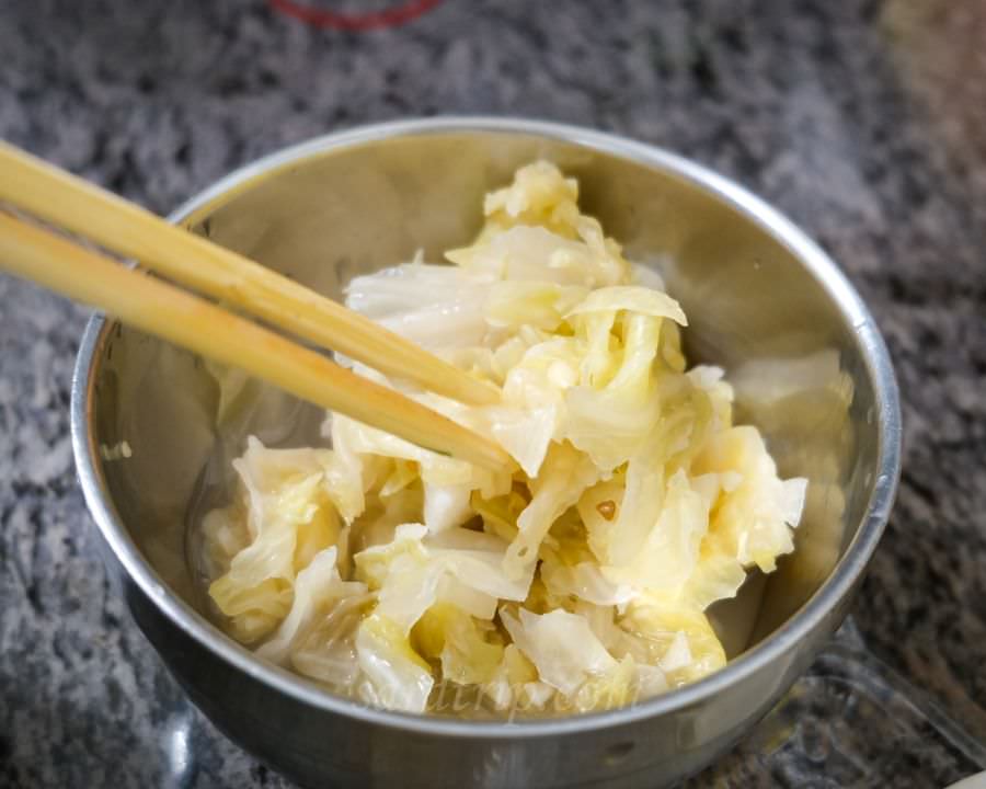 花蓮美食【單一純賣 雞湯小卷米粉】擁有高人氣高評價 花蓮人氣排隊美食 - 第13張圖 【單一純賣 雞湯小卷米粉】 水果泡菜