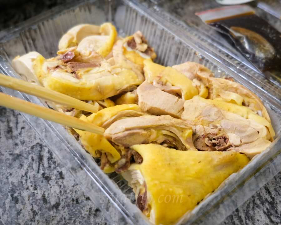 花蓮美食【單一純賣 雞湯小卷米粉】擁有高人氣高評價 花蓮人氣排隊美食 - 第9張圖 土雞肉