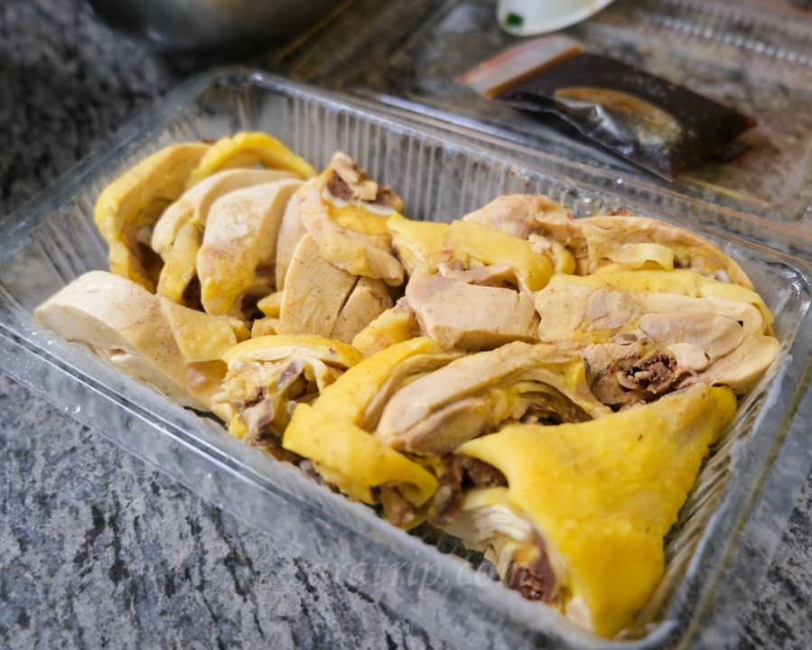 花蓮美食【單一純賣 雞湯小卷米粉】擁有高人氣高評價 花蓮人氣排隊美食 - 第8張圖 花蓮美食【單一純賣 雞湯小卷米粉】玉米土雞
