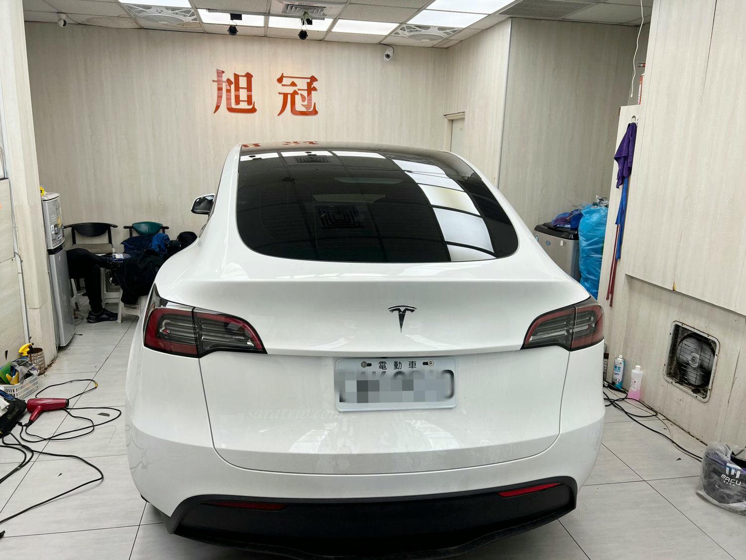 Tesla 隔熱紙推薦|舒熱佳頂級隔熱紙的評價及使用心得|隔熱效果超有感 - 第14張圖 舒熱佳頂級防爆隔熱紙XE、LX特色介紹