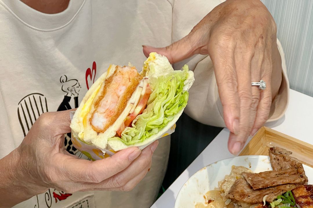 嘉義東區早午餐|早到了嗎日式炸蝦排總匯,CP值超高隱藏版美食 - 第2張圖
